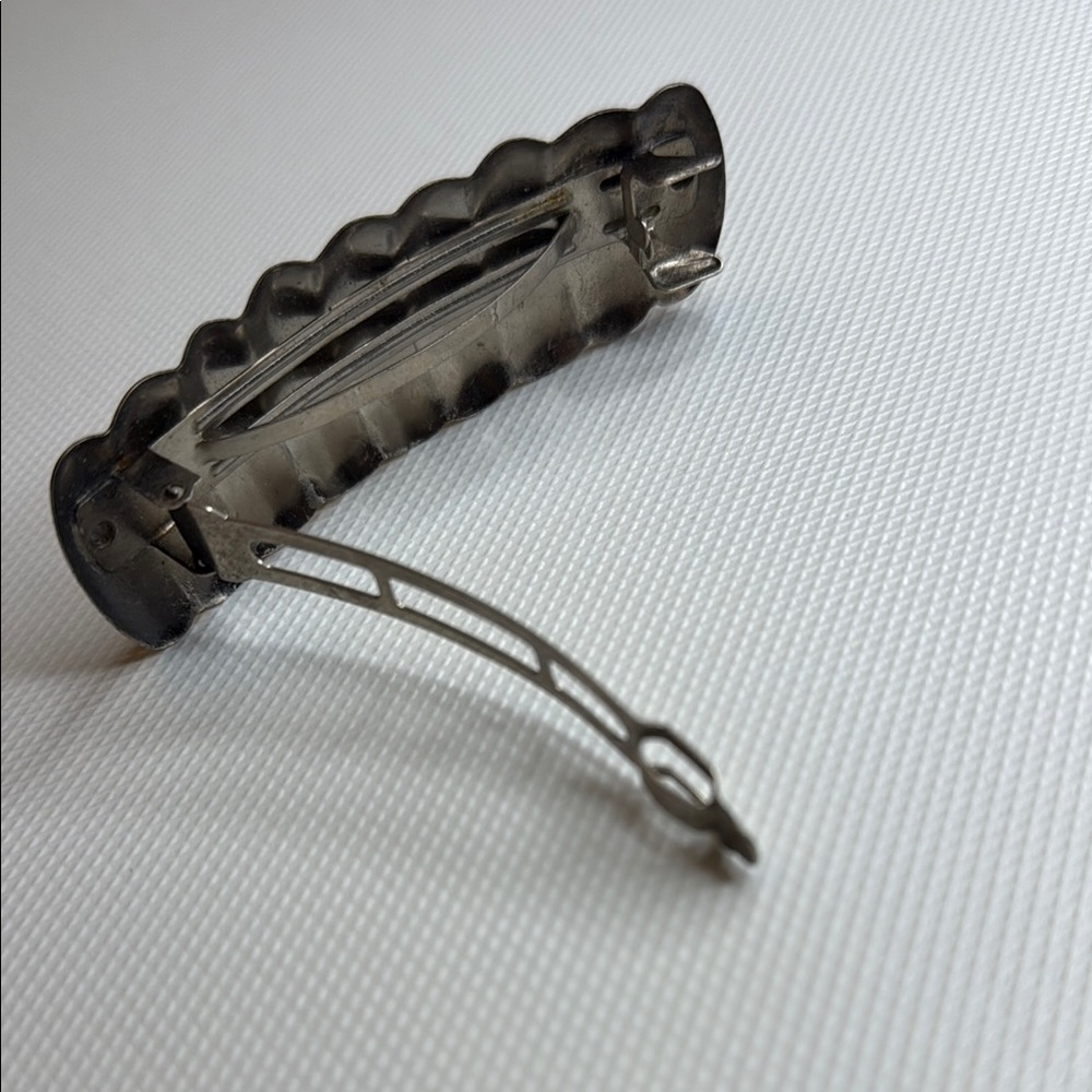 Silver Ribbed Hair Clip - Picture 6 of 9